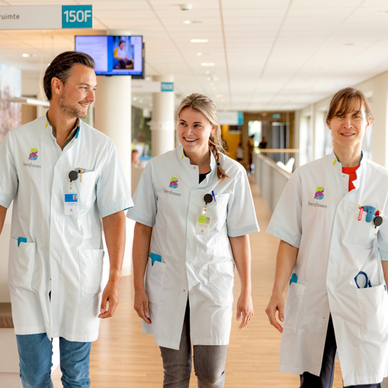 MR 0775 Specialisten Met Elkaar In Gesprek